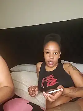 R-thequeen online show from 12/18/25, 12:09