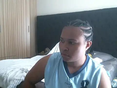 R-thequeen online show from 11/17/25, 10:52