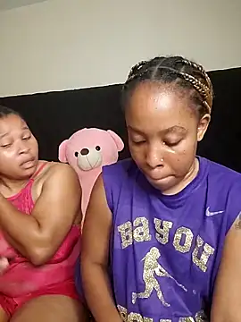 R-thequeen online show from 04/18/26, 11:34