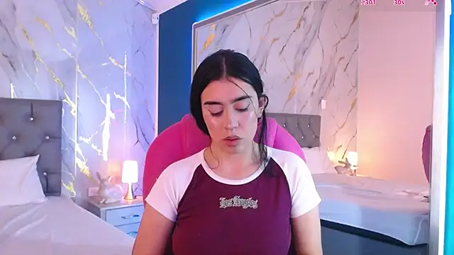 Snapshot of Julieta_De_Los_Angeles chatting on 03/11/25, 10:40 Julieta De Los Angeles online show from 03/11/25, 10:40