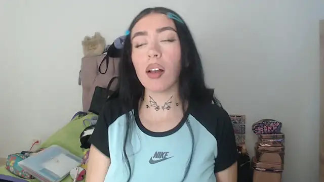 Julieta De Los Angeles online show from 04/01/26, 11:01