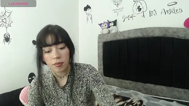 Julieta De Los Angeles online show from 03/02/26, 09:00