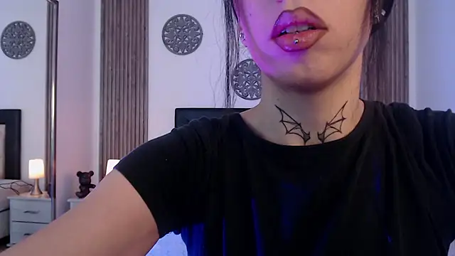 Julieta De Los Angeles online show from 12/22/25, 03:39