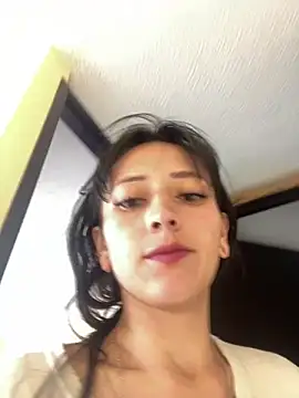 liaqueen610 online show from 10/21/25, 05:12