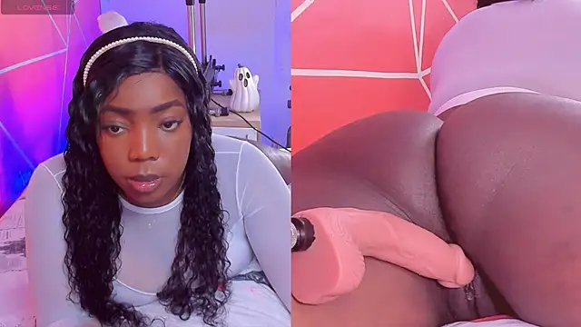 Snapshot of zoeethompson_cm chatting on 10/17/25, 11:12 zoeethompson cm online show from 10/17/25, 11:12