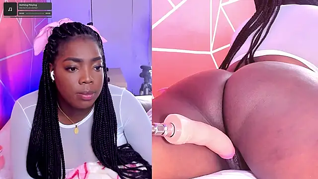 Snapshot of zoeethompson_cm chatting on 12/04/25, 11:09 zoeethompson cm online show from 12/04/25, 11:09