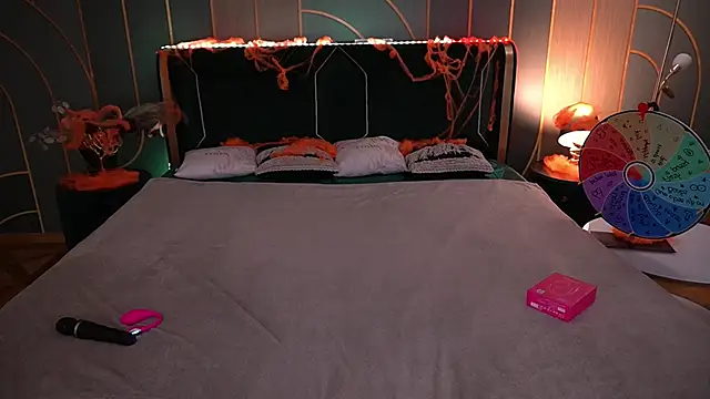 Snapshot of MonAmourrrR chatting on 10/20/25, 05:42 MonAmourrrR online show from 10/20/25, 05:42