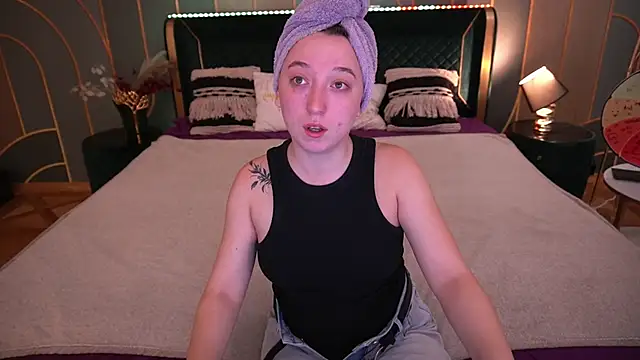 Snapshot of MonAmourrrR chatting on 09/25/25, 05:46 MonAmourrrR online show from 09/25/25, 05:46
