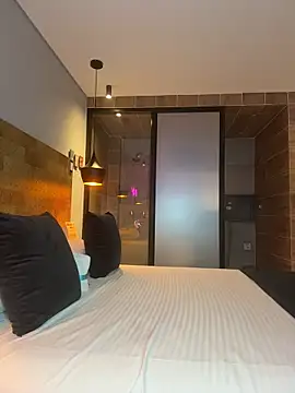 zui lu online show from 10/28/25, 02:56