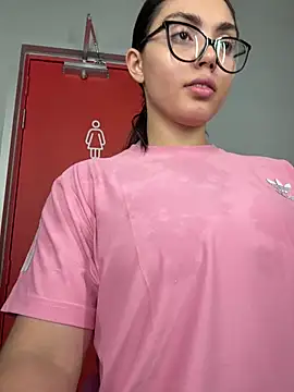 Snapshot of zui_lu chatting on 03/16/25, 05:03 zui lu online show from 03/16/25, 05:03