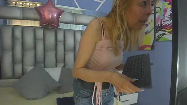 sophia ny online show from 11/13/25, 03:27