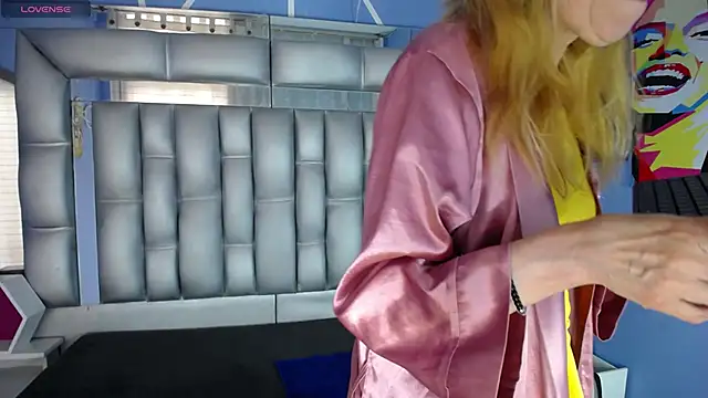 sophia ny online show from 09/13/25, 01:44