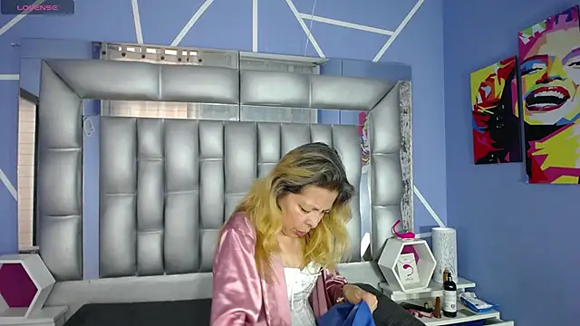 sophia ny online show from 09/12/25, 01:33