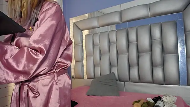 sophia ny online show from 03/17/25, 04:43