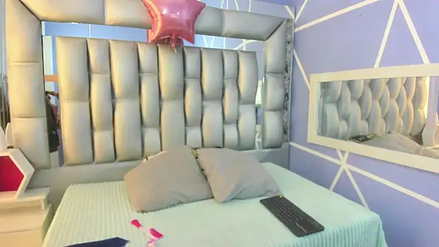 sophia ny online show from 11/29/25, 01:55