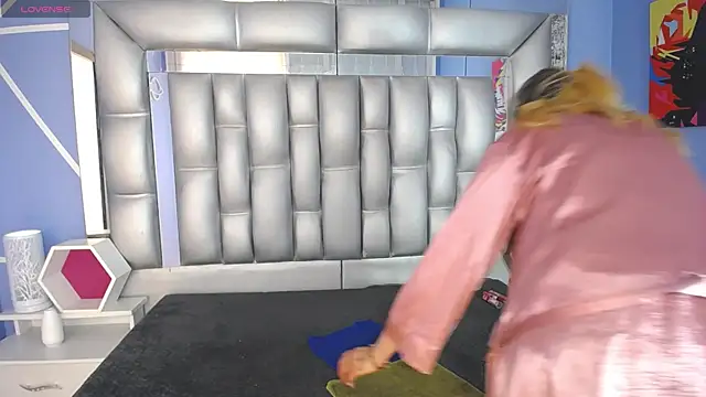 sophia ny online show from 09/11/25, 01:44