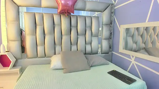 sophia ny online show from 11/26/25, 01:44