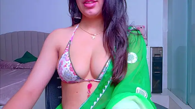 Snapshot of Aashika-Kaur chatting on 09/13/25, 04:12 Aashika-Kaur online show from 09/13/25, 04:12