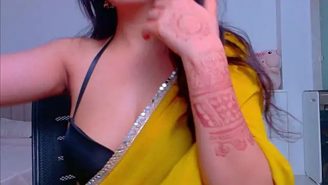 Snapshot of Aashika-Kaur chatting on 10/19/25, 04:59 Aashika-Kaur online show from 10/19/25, 04:59