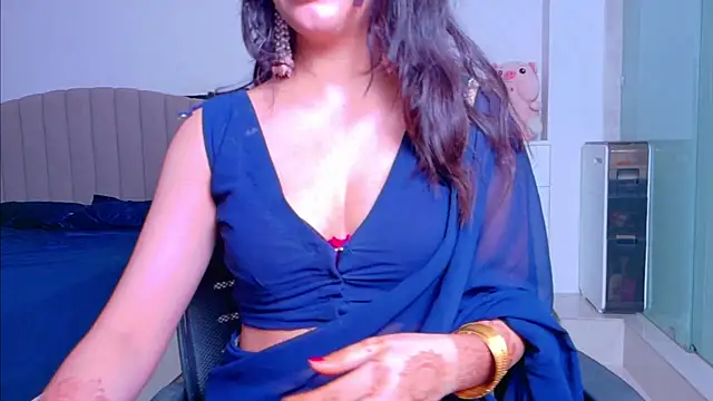 Snapshot of Aashika-Kaur chatting on 10/18/25, 04:25 Aashika-Kaur online show from 10/18/25, 04:25
