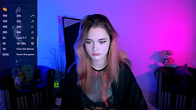 liana kisses online show from 10/18/25, 07:05