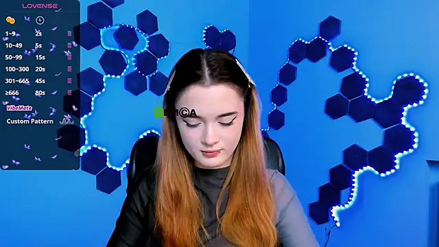 liana kisses online show from 12/04/25, 08:08