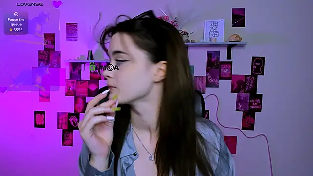 liana kisses online show from 04/04/26, 07:42