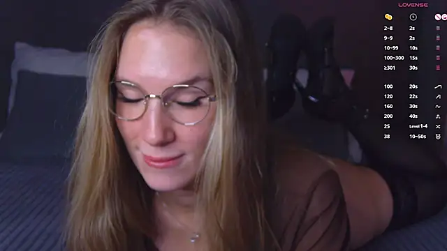 Snapshot of LeslieMines chatting on 06/29/26, 10:59 LeslieMines online show from 06/29/26, 10:59