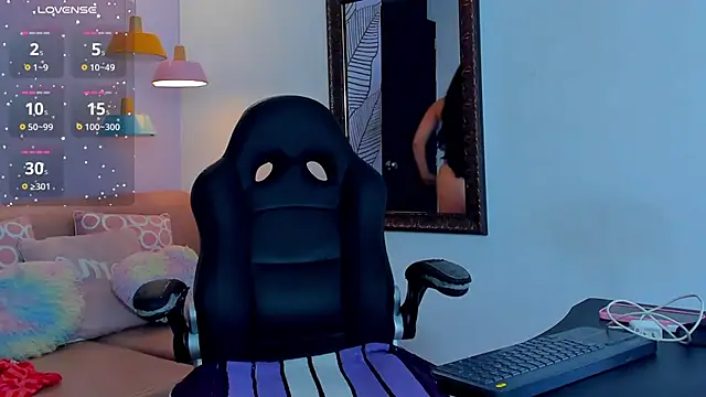Snapshot of BarbaraKnox_ chatting on 02/05/25, 12:20 BarbaraKnox online show from 02/05/25, 12:20
