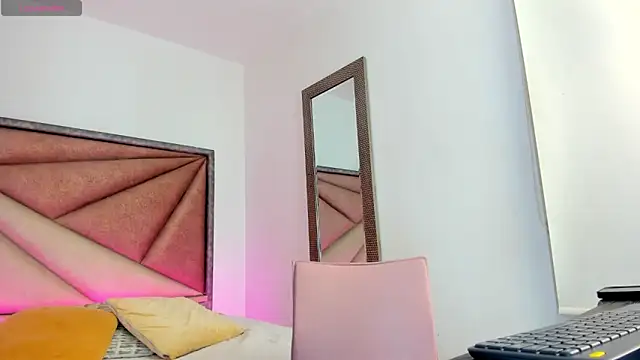 BarbaraKnox  online show from 10/20/25, 12:02