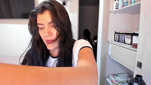 Snapshot of misstoya chatting on 12/22/25, 02:33 misstoya online show from 12/22/25, 02:33