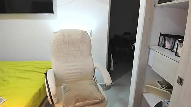 misstoya online show from 10/29/25, 01:26