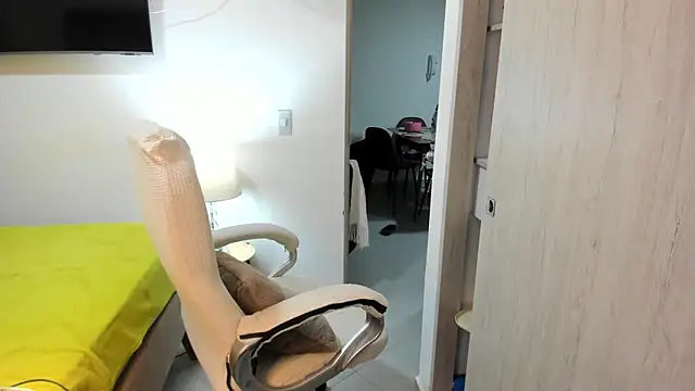 misstoya online show from 10/31/25, 01:35