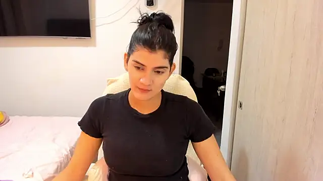 misstoya online show from 11/19/25, 10:21