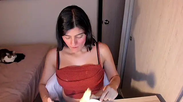 Snapshot of misstoya chatting on 07/05/26, 02:05 misstoya online show from 07/05/26, 02:05