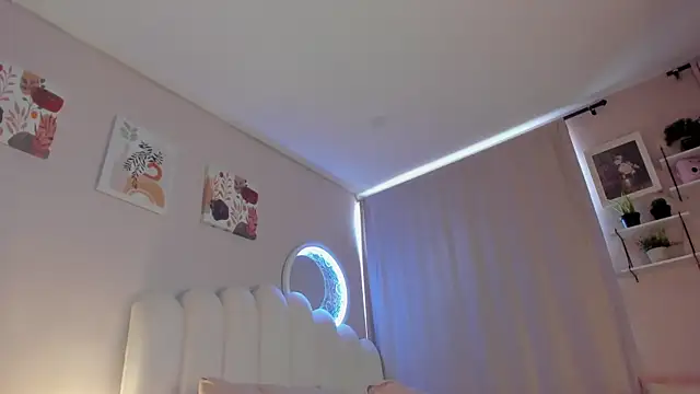 Snapshot of martinaaricci chatting on 10/23/25, 02:05 martinaaricci online show from 10/23/25, 02:05