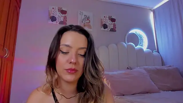 Snapshot of martinaaricci chatting on 11/17/25, 02:32 martinaaricci online show from 11/17/25, 02:32