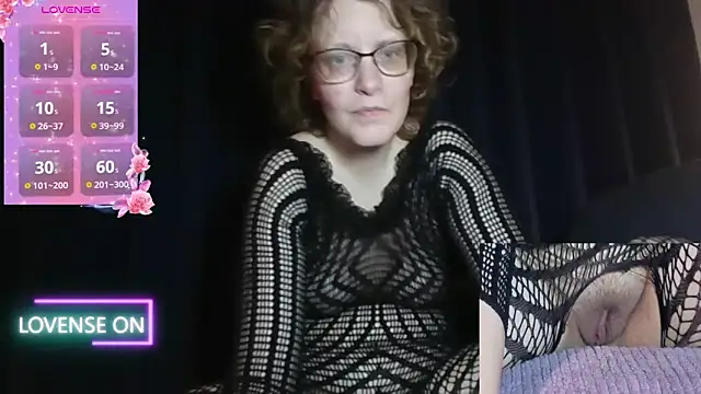 PernillaGirl online show from 11/30/25, 07:03