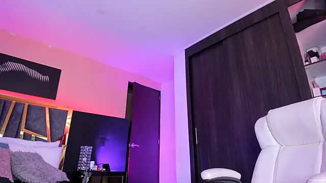 ChloeConnorr online show from 11/15/25, 10:19