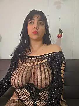 Snapshot of bigboobsrose1 chatting on 06/16/26, 04:18 bigboobsrose1 online show from 06/16/26, 04:18