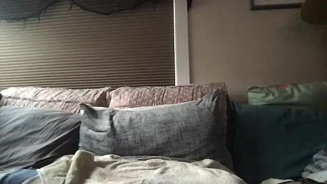 cliveokanagan24 online show from 10/20/25, 03:23