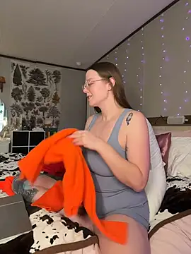 Sweetdee222x online show from 10/31/25, 10:05