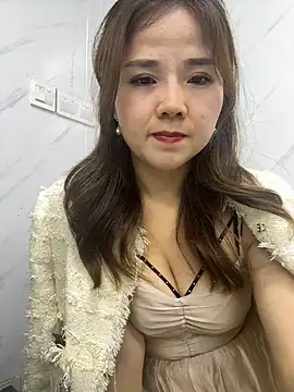 Efangfang online show from 02/28/25, 01:03