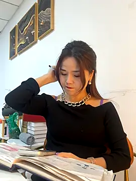 Efangfang online show from 11/25/25, 11:10