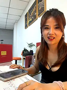 Efangfang online show from 10/30/25, 12:58