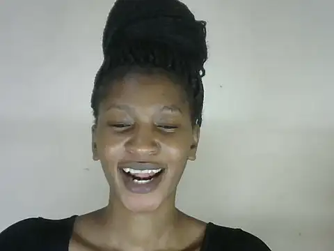 Snapshot of Pretty-emmie chatting on 10/05/25, 04:42 Pretty-emmie online show from 10/05/25, 04:42