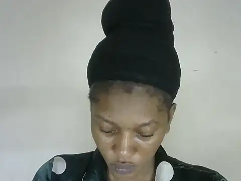 Snapshot of Pretty-emmie chatting on 10/04/25, 11:50 Pretty-emmie online show from 10/04/25, 11:50