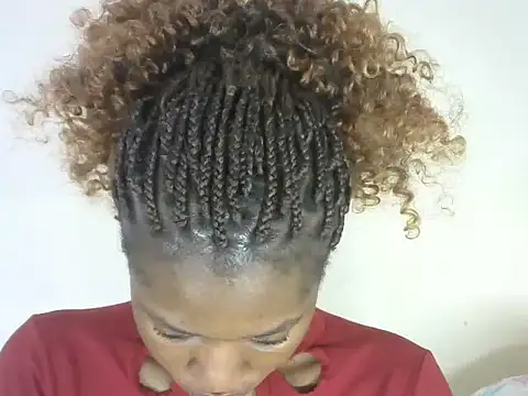 Snapshot of Pretty-emmie chatting on 10/10/25, 06:36 Pretty-emmie online show from 10/10/25, 06:36