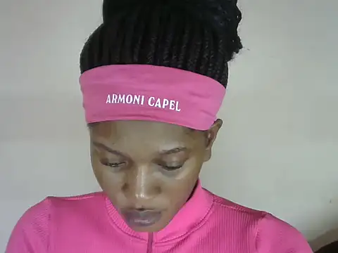 Snapshot of Pretty-emmie chatting on 09/25/25, 09:59 Pretty-emmie online show from 09/25/25, 09:59