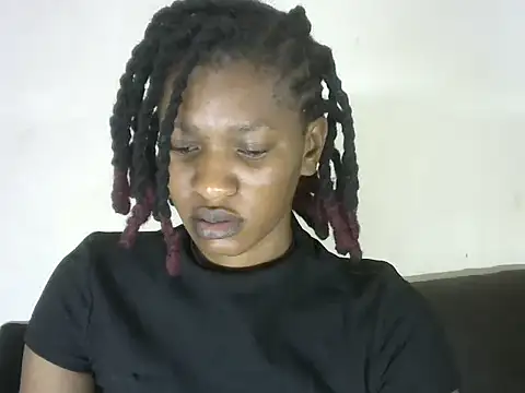 Snapshot of Pretty-emmie chatting on 03/05/25, 06:33 Pretty-emmie online show from 03/05/25, 06:33